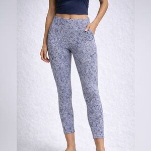 Athleta Ultimate Stash Textured 7/8 Tight Women’s Size Small  Drawstring Waist